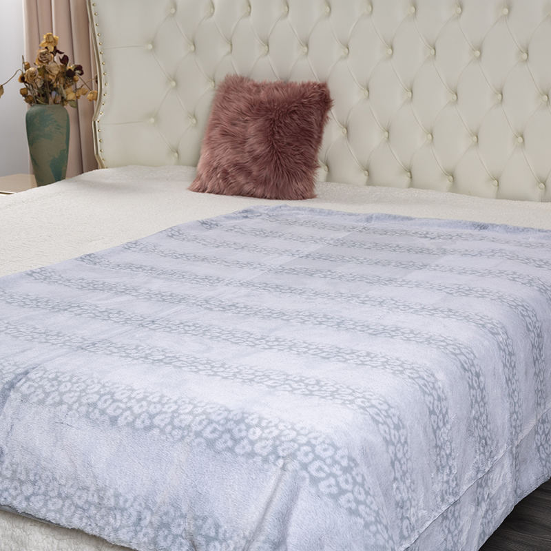 Chăn lông thỏ chạm khắc màu ngọc lam 50 * 60 inch